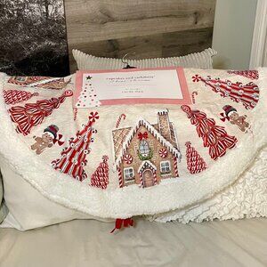 NEW Christmas Cupcakes & Cashmere Gingerbread & Candy Cane Tree Skirt